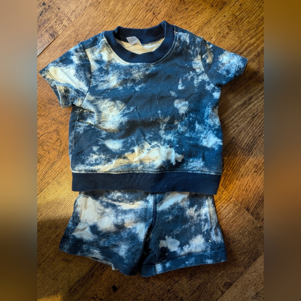 Carter's 18mos blue and white tie dye matching set.Short sleeve top w/ Shorts